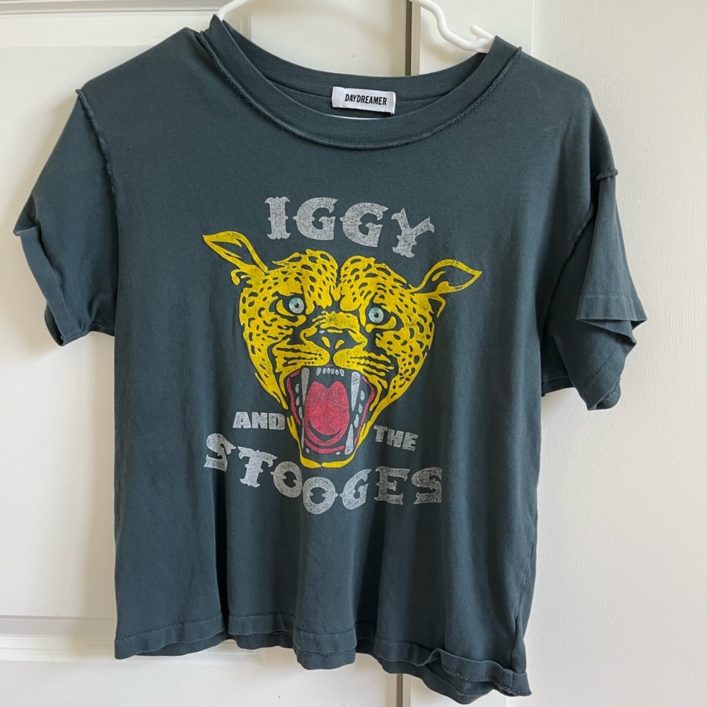 cute shirt!🤍